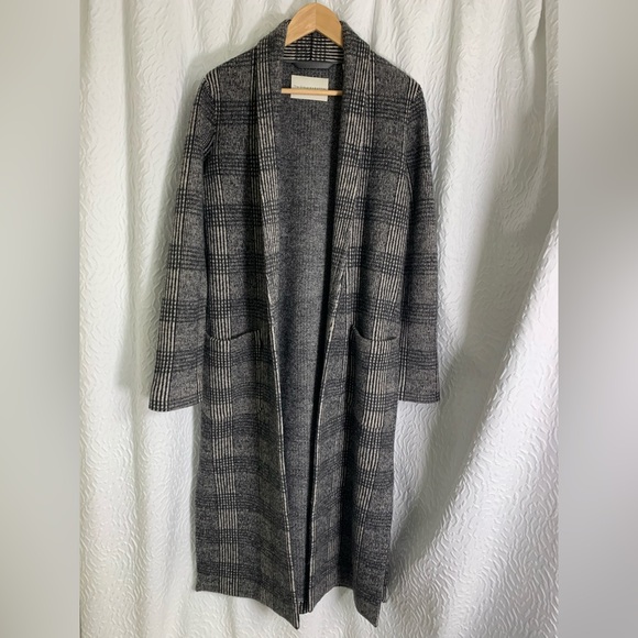 Aritzia Babaton Black White Plaid Shawl Extra Fine 100% Merino Wool Jacket Robe - Picture 2 of 13